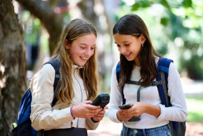 Loi Miller : Tout savoir sur l'interdiction des réseaux sociaux avant 15 ans et nos 7 alternatives low-tech